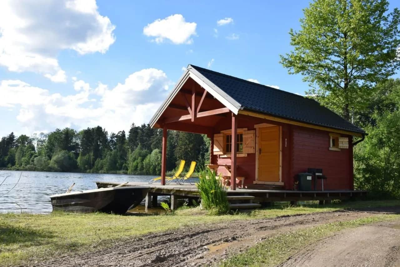 Gdzie na ryby z noclegiem? Poradnik: łowiska, domki, ceny