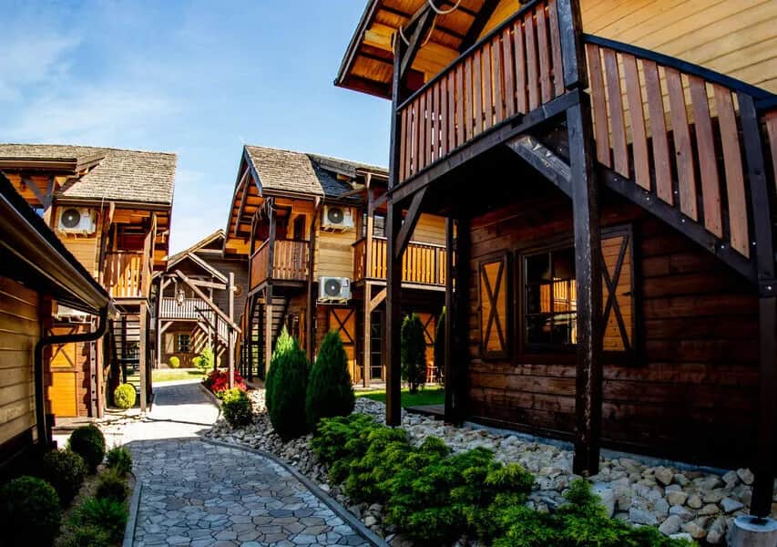 Noclegi Energylandia: Od 60 zł! Jak zaplanować opłacalny pobyt?