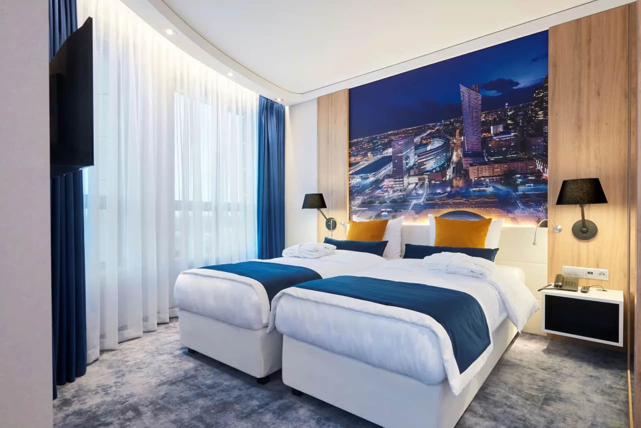 Ile kosztuje nocleg w Warszawie? Ceny, czynniki i sposoby na oszczędność.