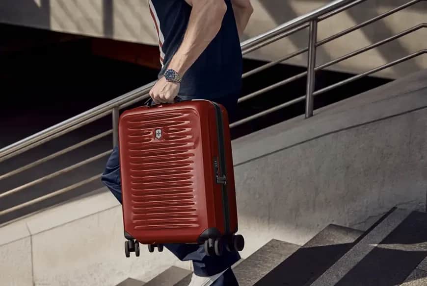 Jaką walizkę do samolotu? Wymiary, materiały, porady eksperta