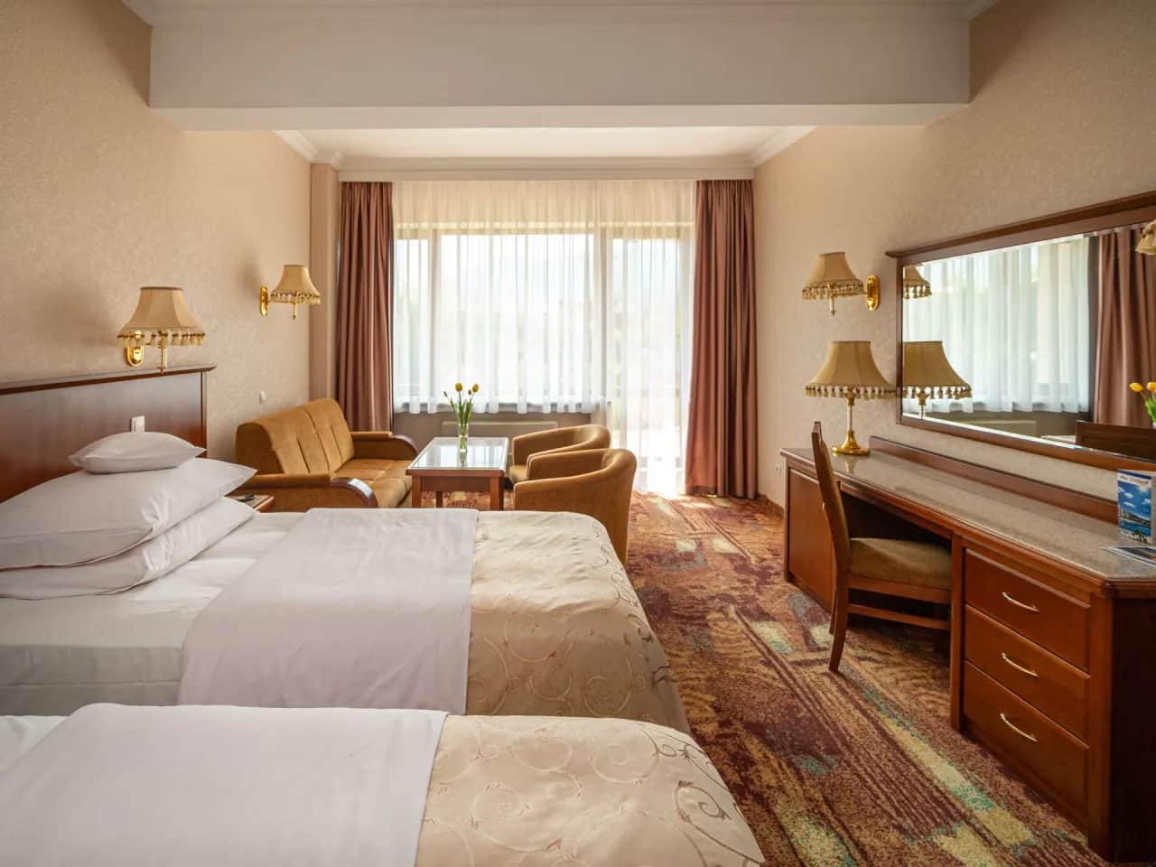 Ceny w Hotelu Gołębiewski: ile zapłacisz? Uniknij ukrytych kosztów!